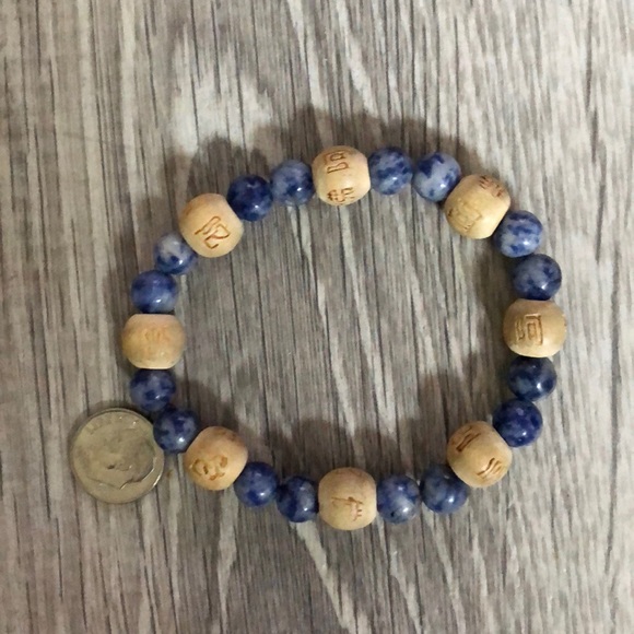 🌹Lapis and Carved Wood Bead Bracelet - Picture 3 of 6